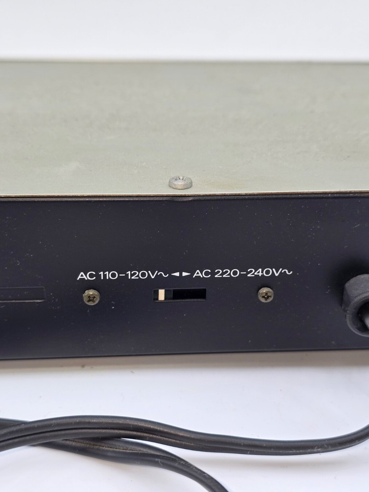 KENWOOD GRAPHIC EQUALIZER, MODEL GE-90, POWERS ON