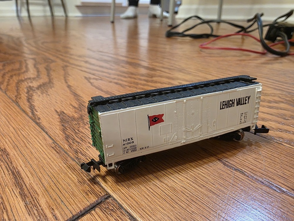 2 sets of n scale bachmann trains ready run