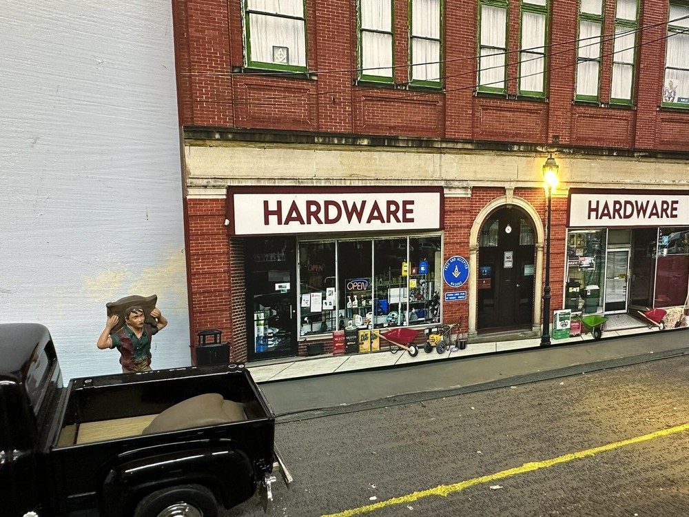 HO Scale HARDWARE STORE - Building Flat/ front w/LED - scratch built 1:87