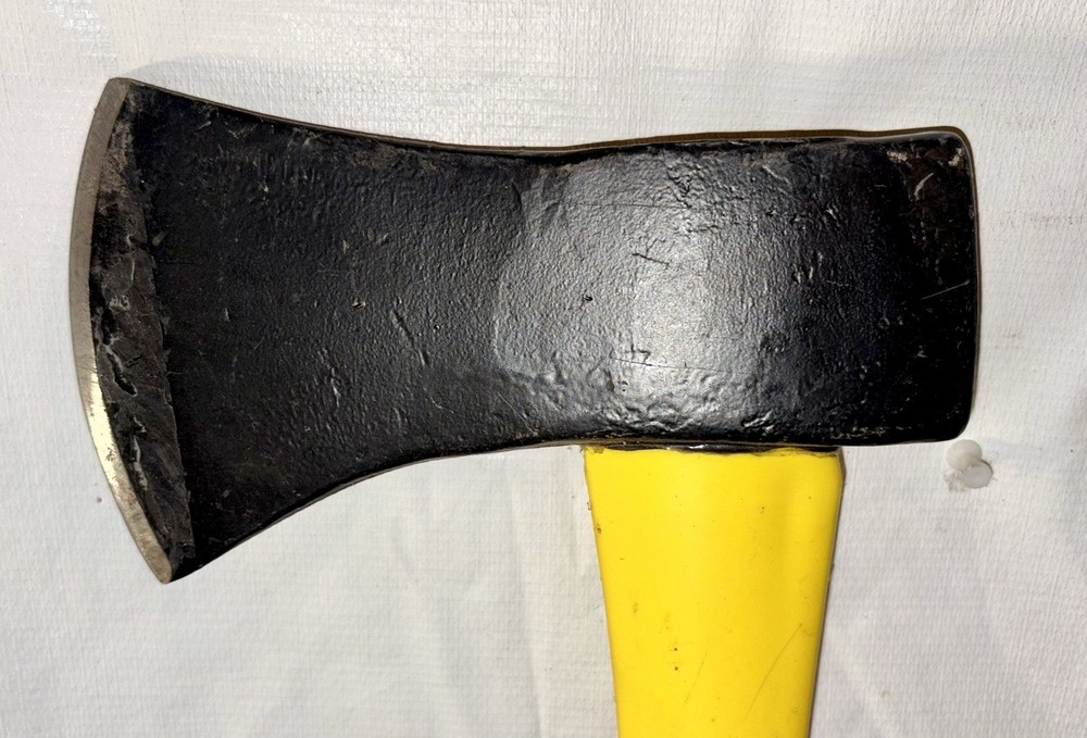 SINGLE BIT TRUPER AXE WITH FIBERGLASS HANDLE