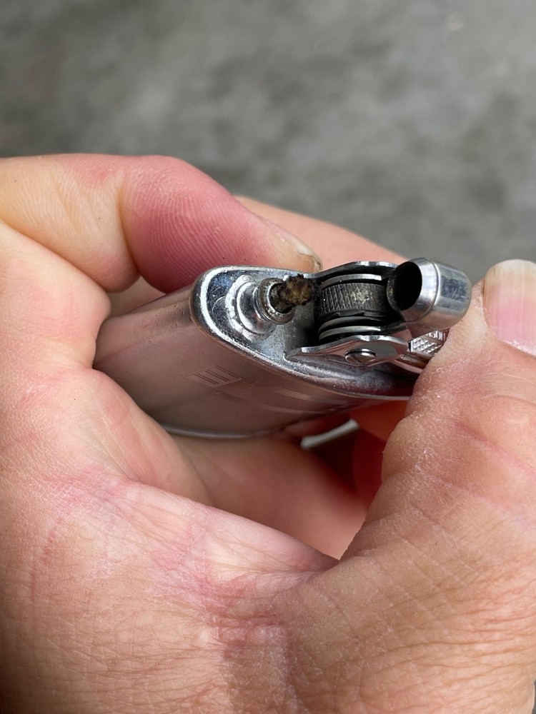 Vintage standard Ronson pocket lighter ( working )