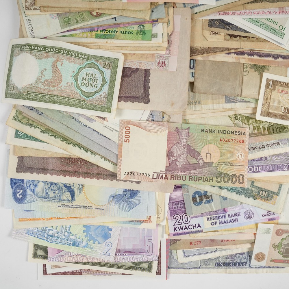 351x Assorted World/Foreign Bank Notes **Nice Assortment! 31206