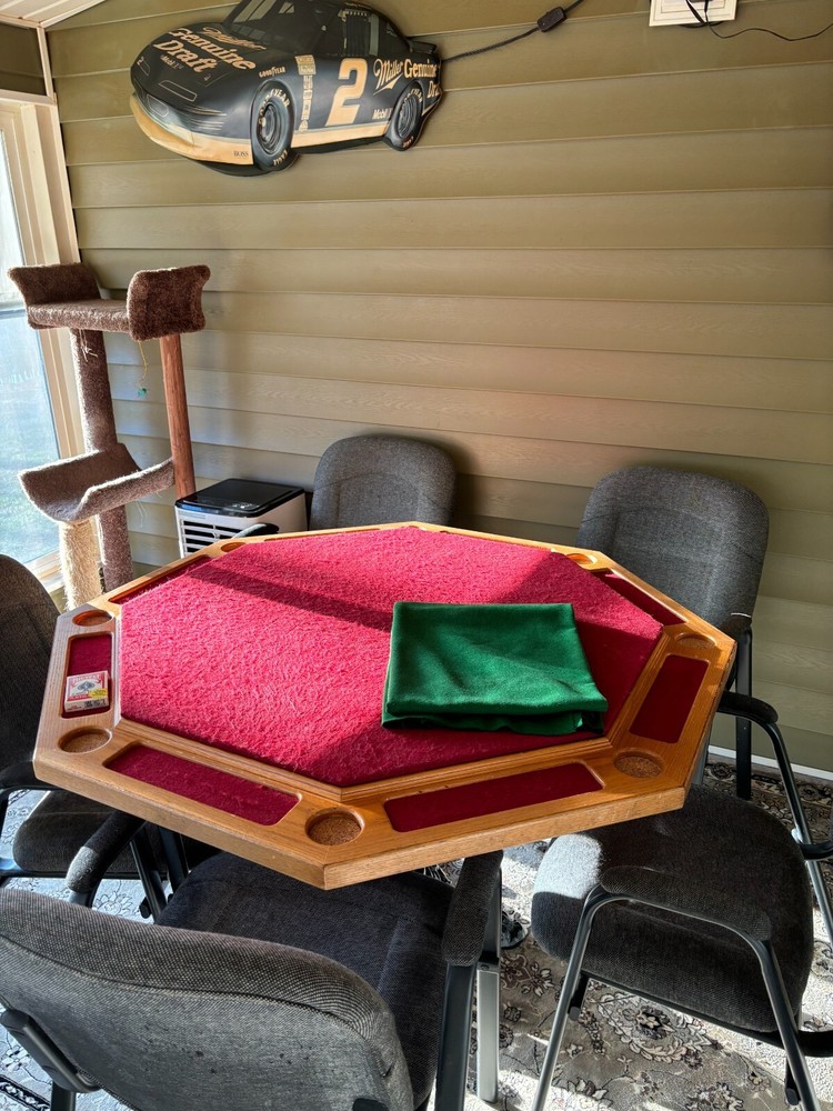 POKER TABLE WITH CHAIRS