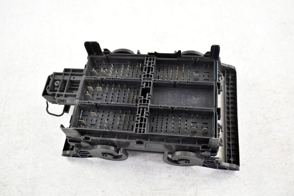 2014-2017 Chevy Silverado 1500 Pickup Engine Fuse Box