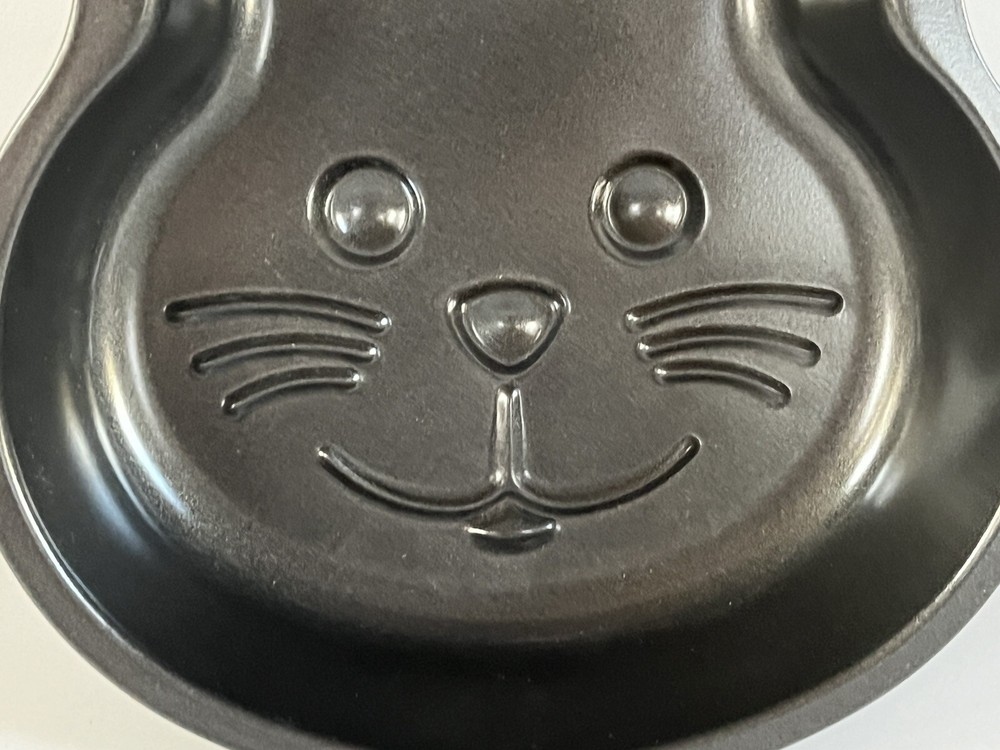 EUC Wilton Bunny Rabbit Cake Pan Easter Non Stick Release Dishwasher Safe
