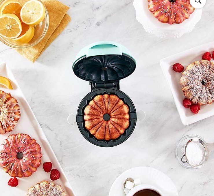 Dash Mini Bundt Cake Maker