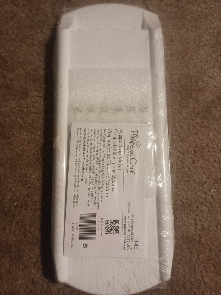 Pampered Chef Veggie Strip Maker #1145 NEW Grater