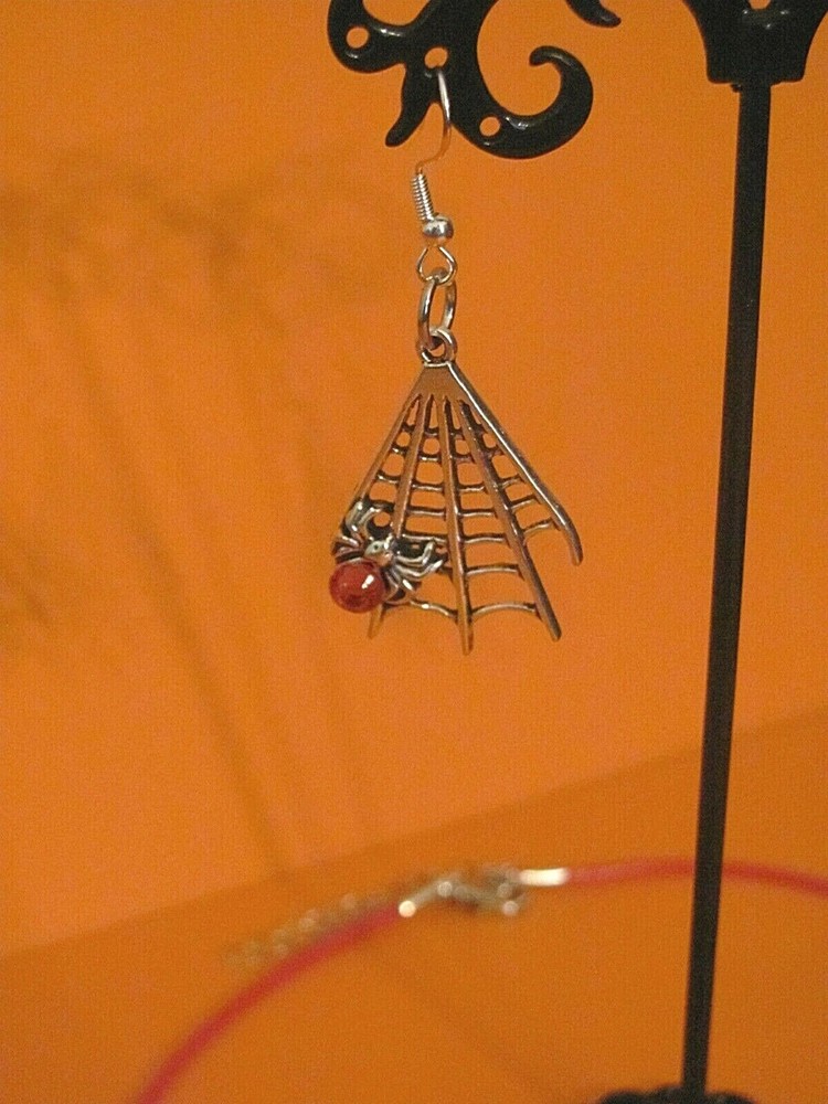 NEW HAND ASSEMBLED SILVERTONE TRIANGLE WEB W/ SPIDER & RED RHINESTONE SET