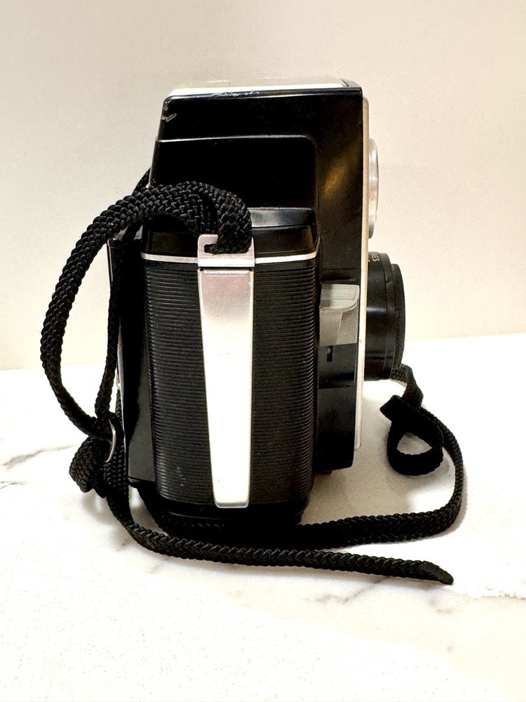 Vintage Kodak Brownie Reflex 20 Camera – Untested – With Strap
