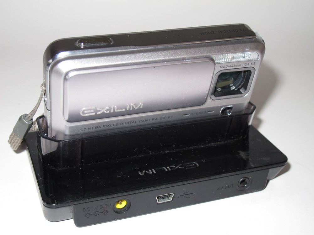 Casio Exilim EX-V7 7.2 MP Point & Shoot Digital Camera (Stabilizer Error)
