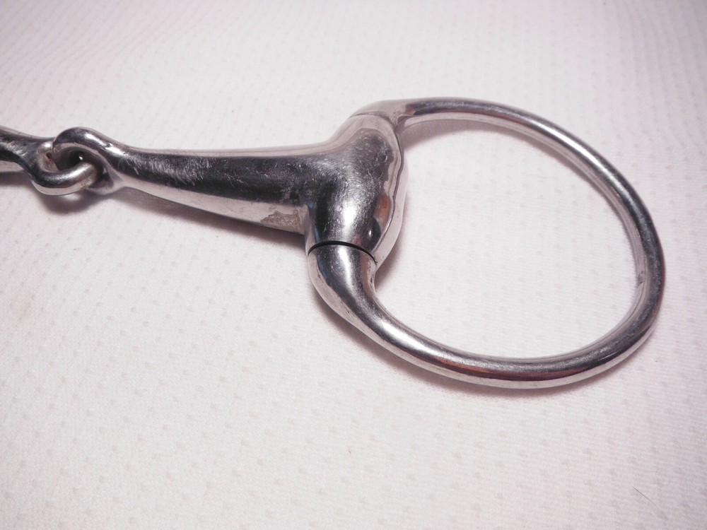 VINTAGE EGGBUTT SNAFFLE BIT ~ VERY LIGHT WEIGHT.
