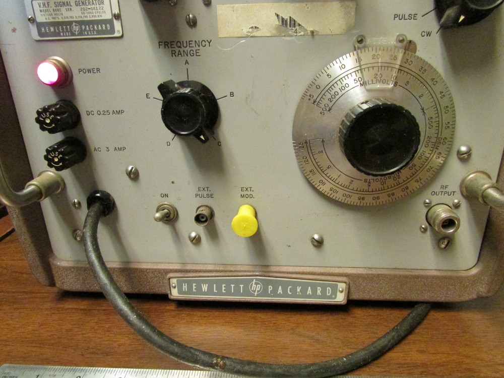 HP Agilent 608C VHF Signal Generator