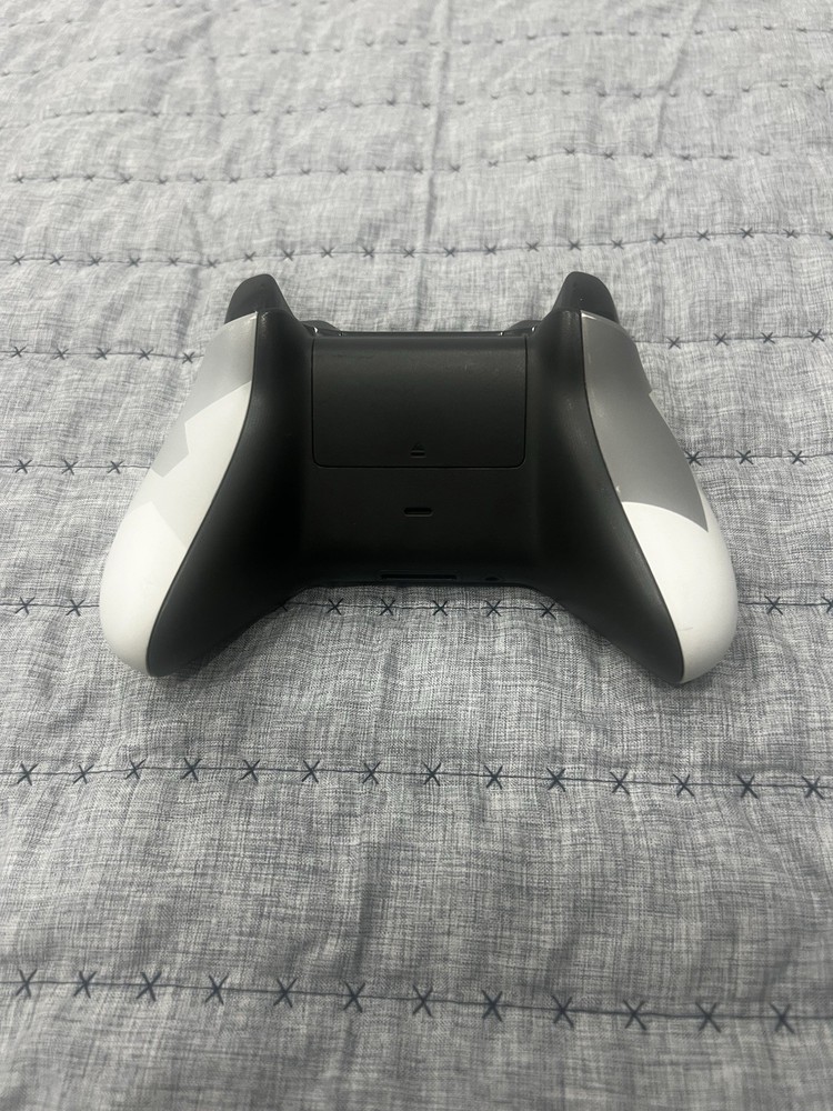 Microsoft Xbox One Black Home Console HDMI with 3 Wireless Controllers Included