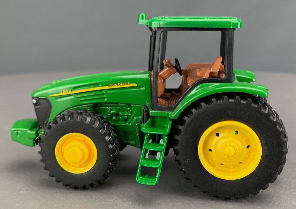 Diecast John Deere 7820 Tractor D136