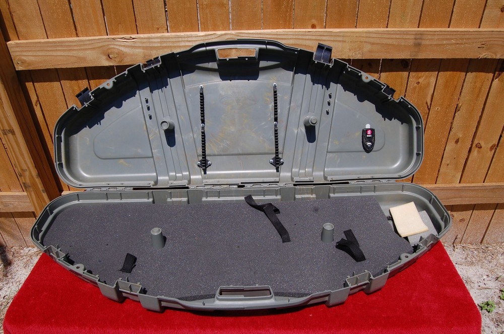 Plano Protector Series PillarLock Camo Compact Bow & Arrow Case model # 1111