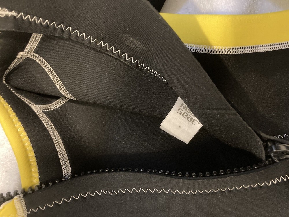 Wetsuit Youth Size 4
