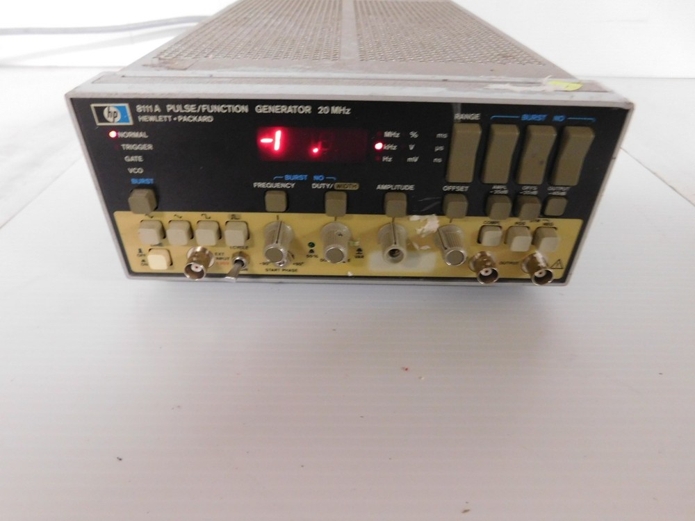 HEWLETT PACKARD 8111A PULSE/FUNCTION GENERATOR 20 MHZ (SML128)