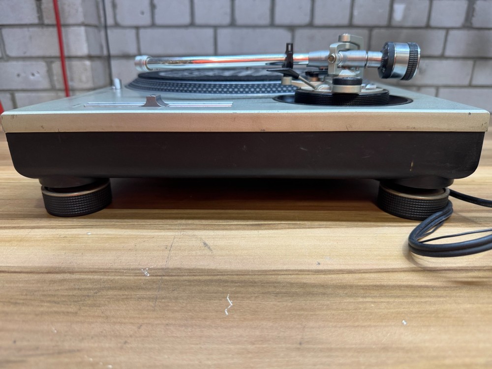 Technics SL-1200MK2-A Quartz Direct Drive Turntable