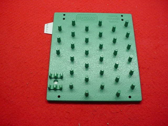 RCBS- Shell Holder Rack w/Pull Out Chart- 1-32 pegs- Nice !!