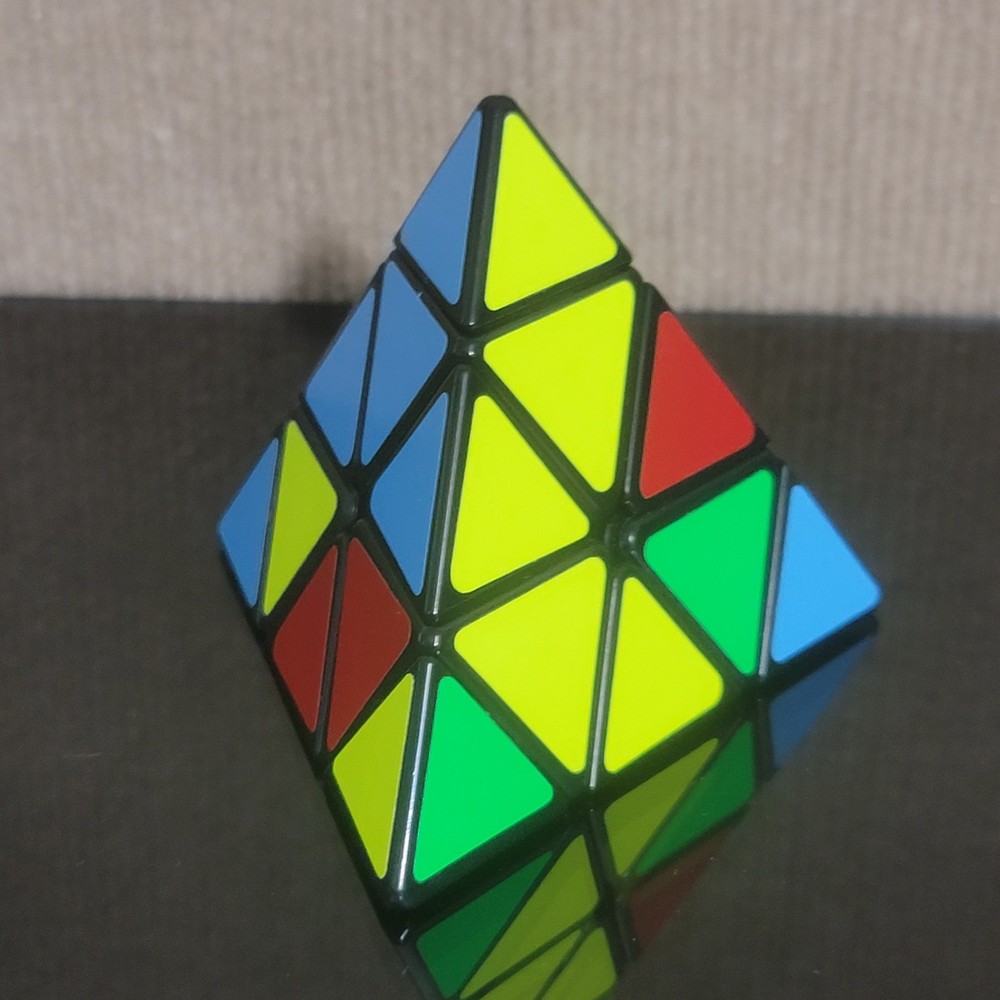 Pyramid Pyraminx Speed Cube Magic Twist 3D Puzzle Brain Teaser