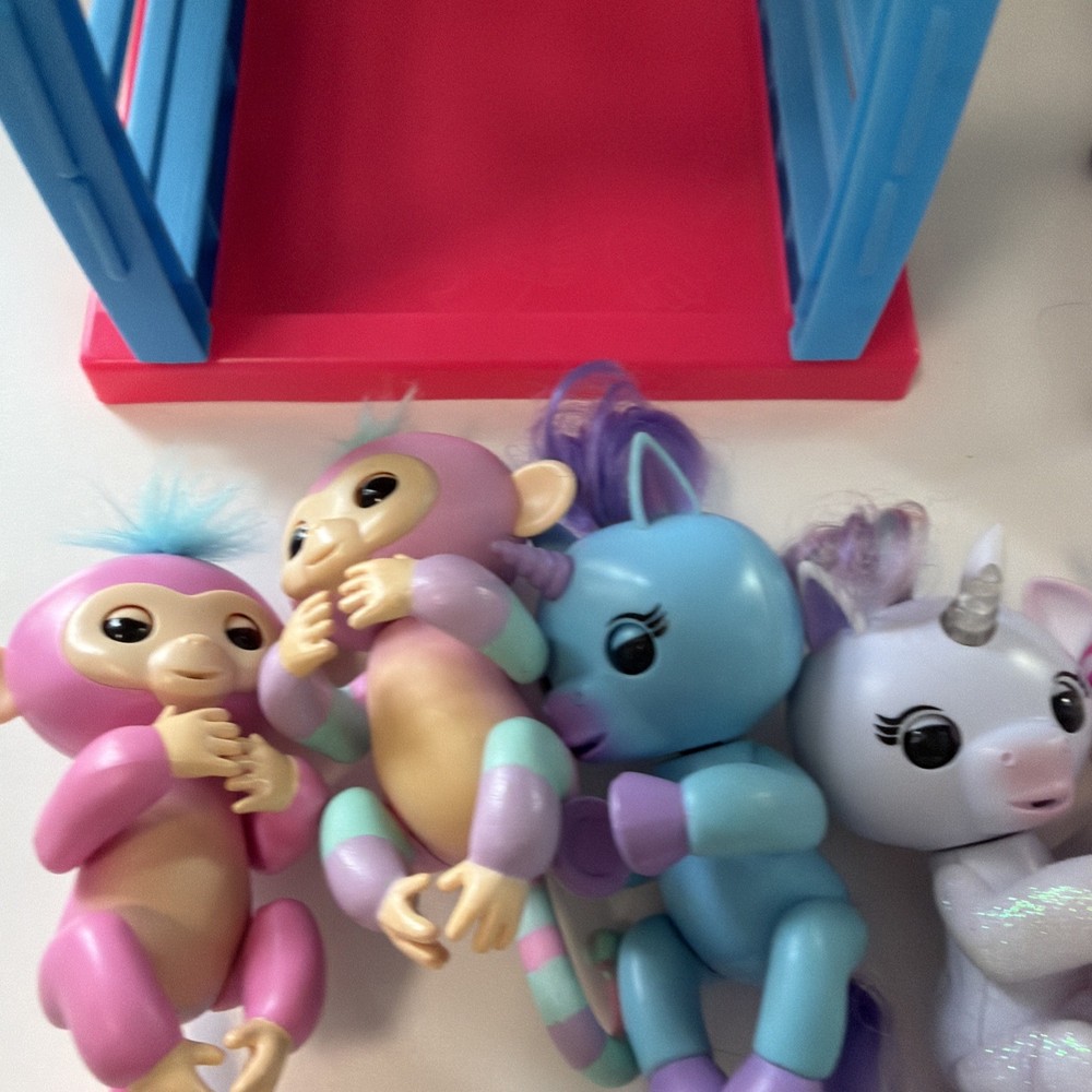 Fingerlings Monkey Bars Playset with 5 Large Working