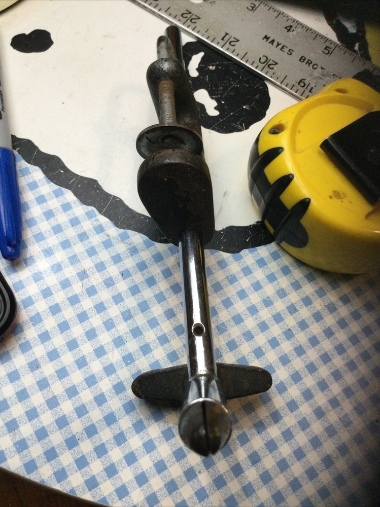 Fly Tying simple vise, table clamp, Solid Build, 9” Long, T Handle, Unbranded
