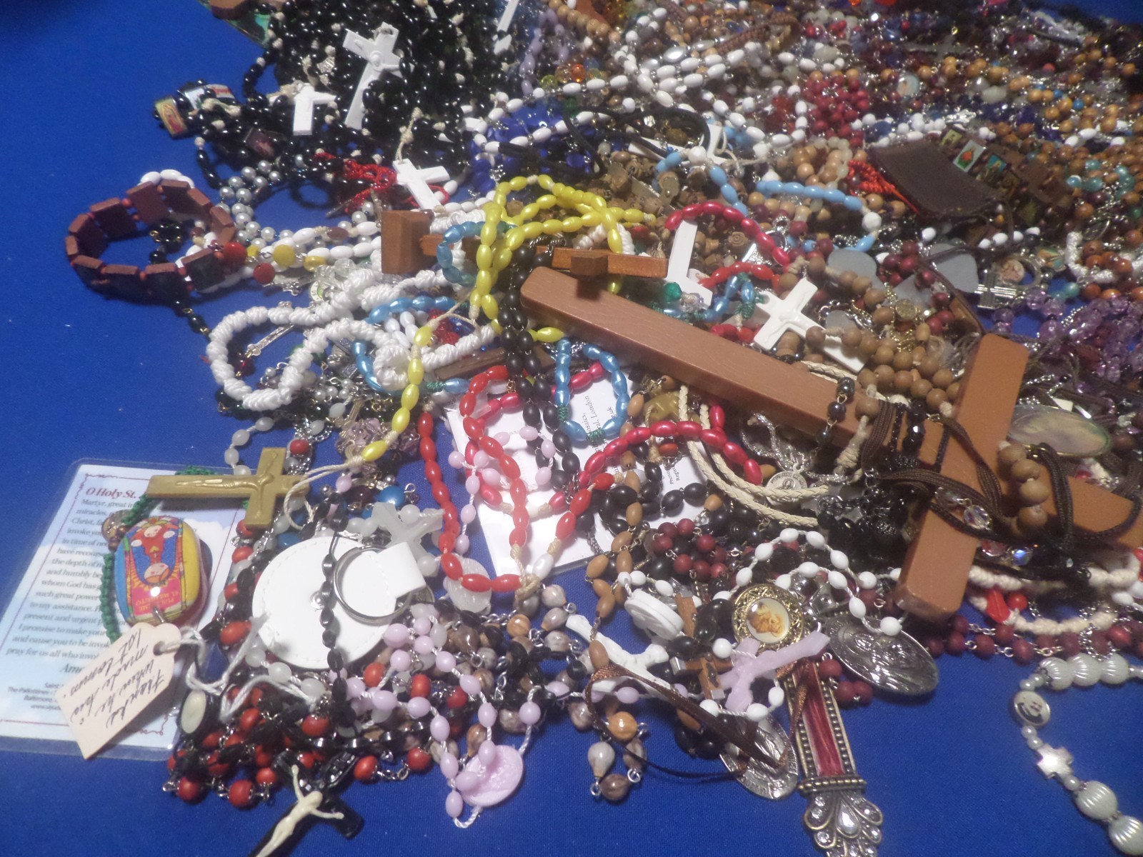 ROSARY WOOD, GLASS, PLASTIC, METAL, BRACELET SOME BROKEN 6 LBS LOT
