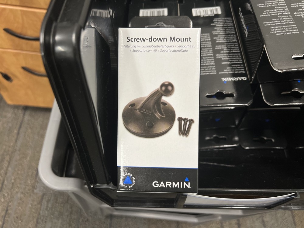 Garmin Screw-Down Mount - Nearly Universal Device Support (010-11932-02)