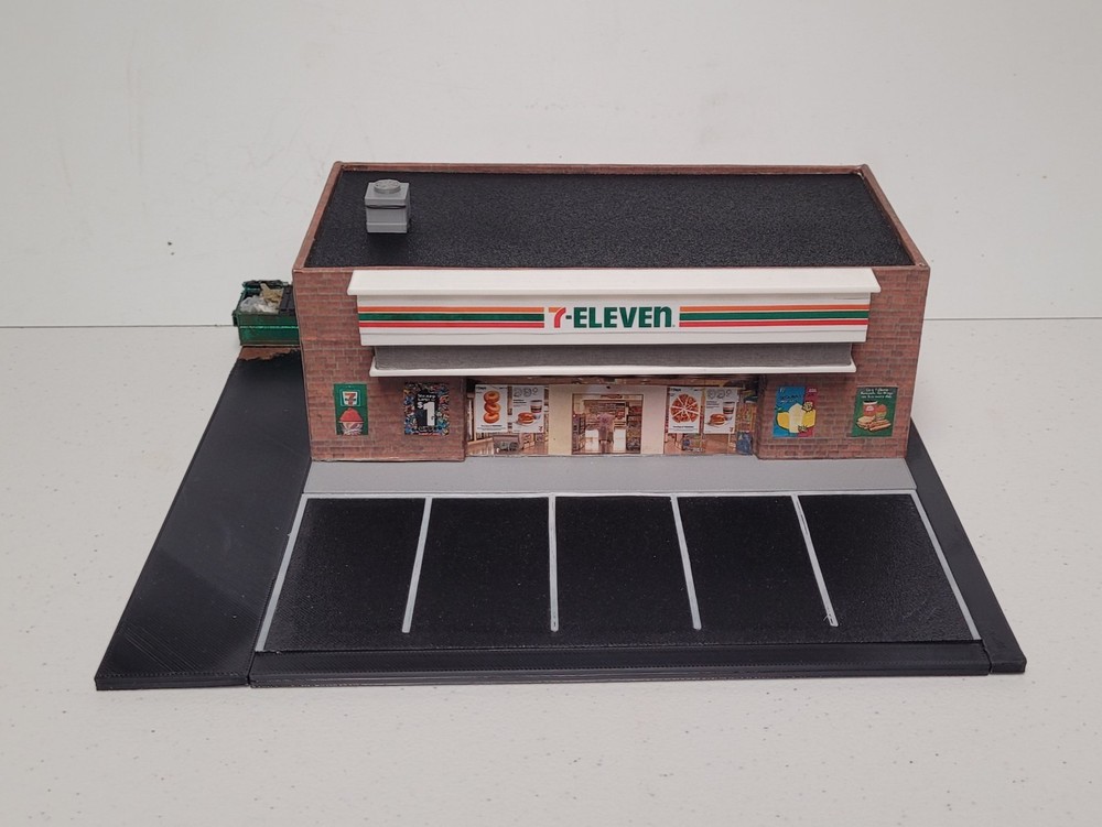 7-Eleven Store Front with Garage Model 1:64 S Scale