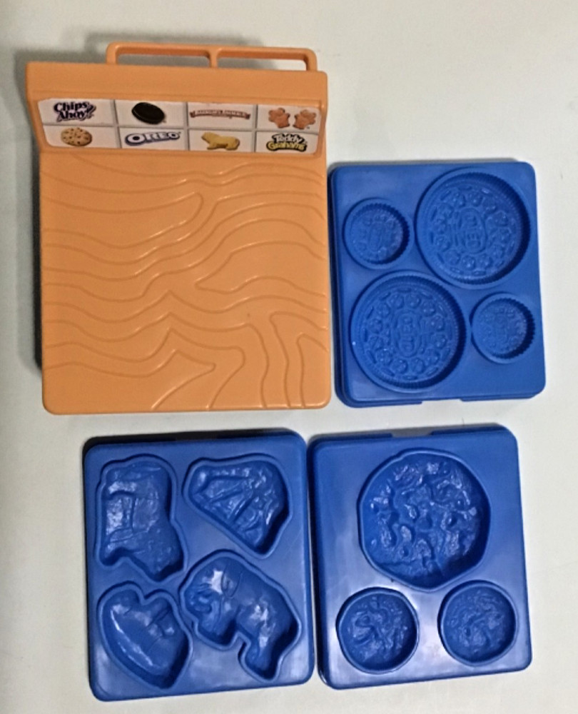 Play-Doh Kitchen Cabinet 3 Shape Making Trays