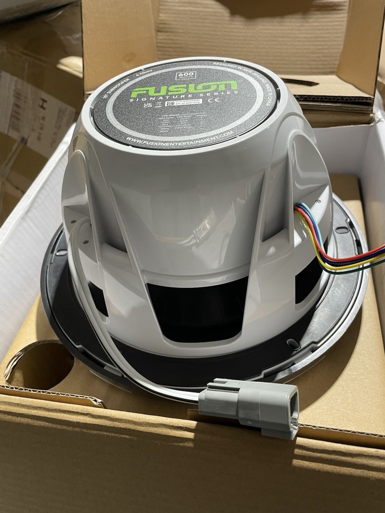 Fusion Sport Subwoofer 10" LED