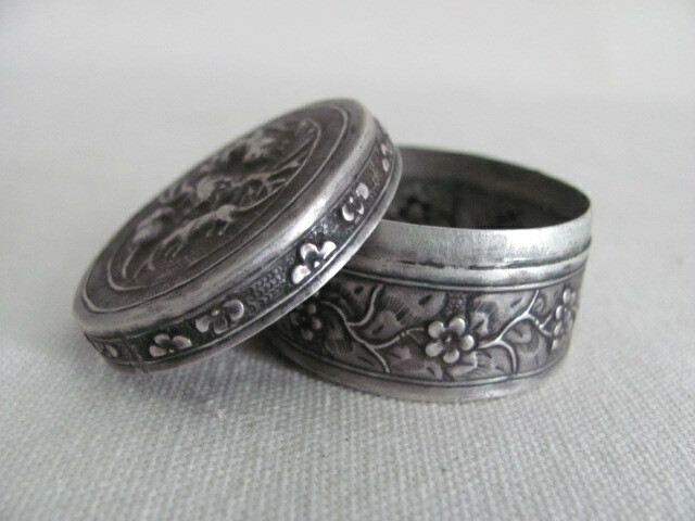 Antique Chinese Export Silver Repoussed Round Box / Container
