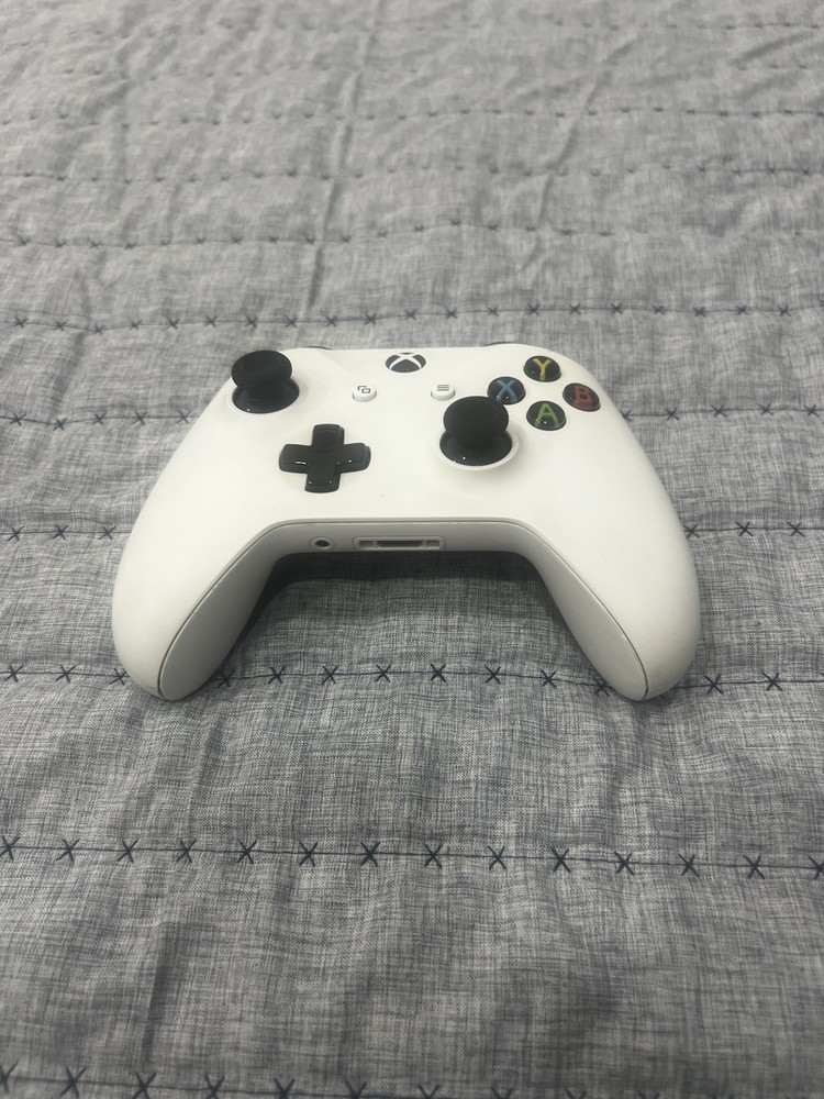 Microsoft Xbox One Black Home Console HDMI with 3 Wireless Controllers Included