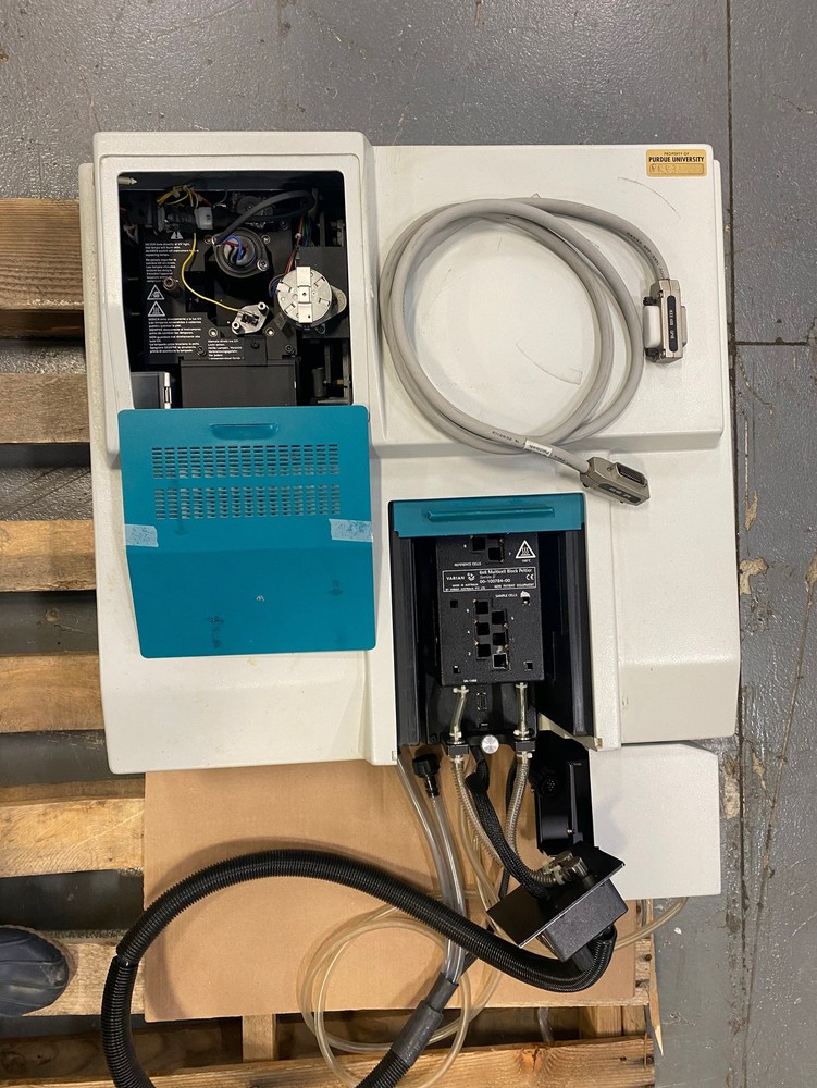 Varian 100 BIO Cary UV-Visible Spectrophotometer