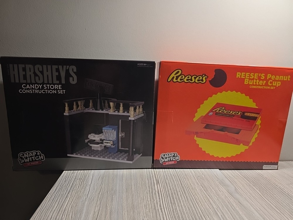 Hershey’s & Reese’s Candy Store Construction Set Lot - Snap & Switch NEW