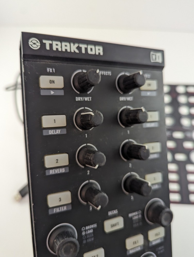 ISSUES TRAKTOR KONTROL X1 NATIVE INSTRUMENTS DJ CONTROLLER MUSIC