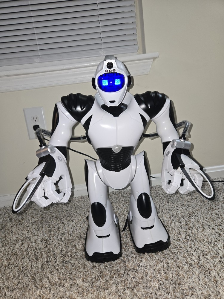 WowWee White Robosapien V2- No Remote