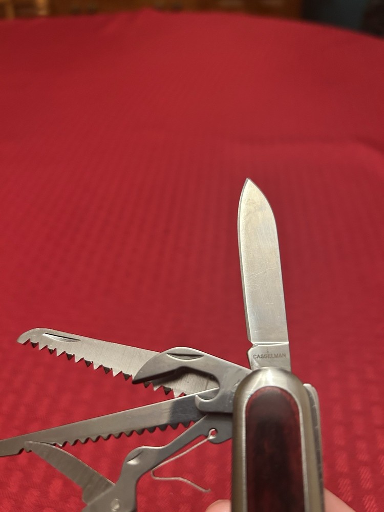 Casselman Multi-tool EUC With Carrying Sheath