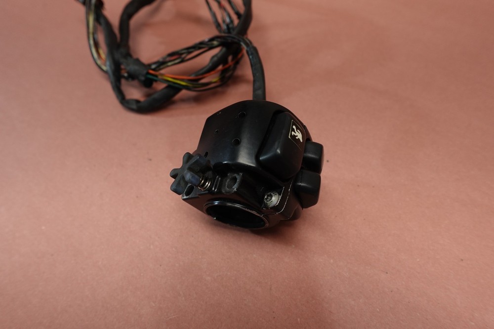 2000-2006 HARLEY-DAVIDSON FXSTB Right Handlebar Stop Start Kill Switch
