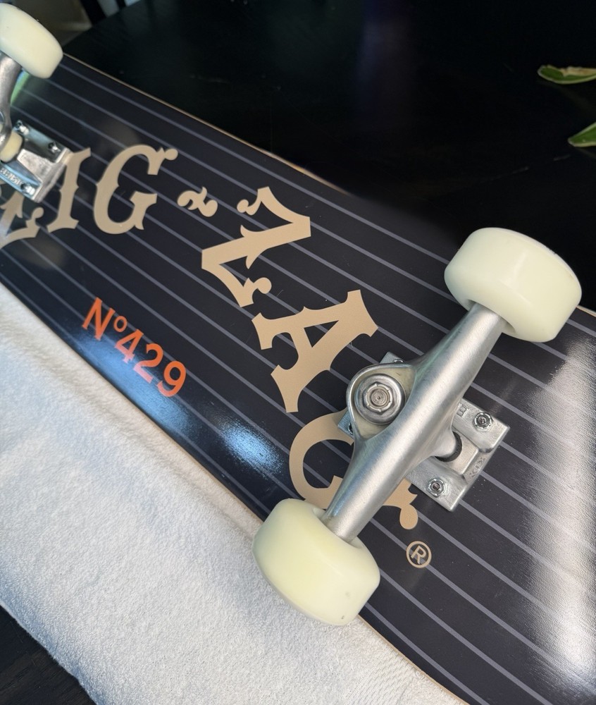 Element Zig-Zag N°429 Complete Skateboard w/ Element Trucks & Bones Wheels