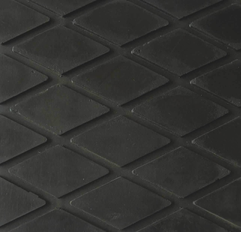RB DIAMOND PATTERN RUBBER MAT 10  MM THK X 48" WIDE