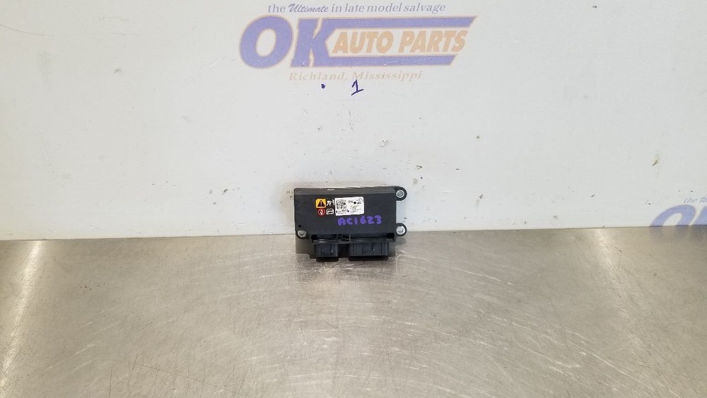 18 CHEVY SUBURBAN 1500 SRS CONTROL MODULE 13584587