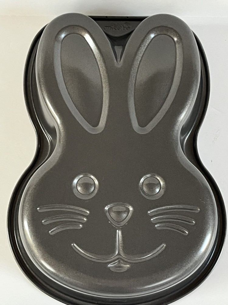 EUC Wilton Bunny Rabbit Cake Pan Easter Non Stick Release Dishwasher Safe
