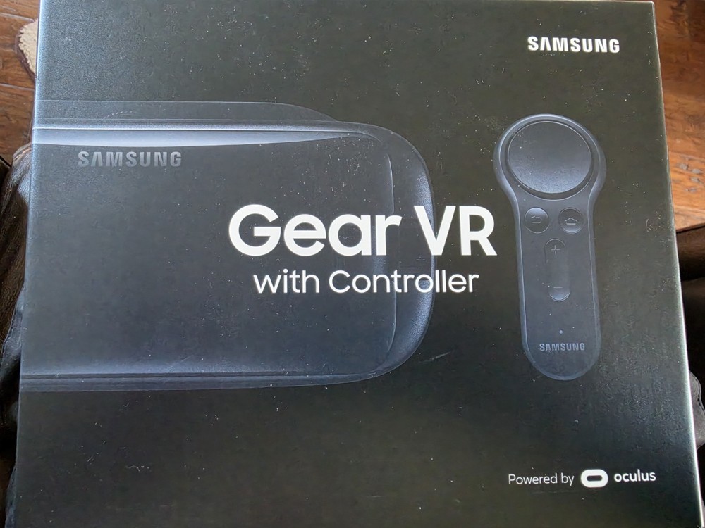 Samsung Gear VR with Controller Powered By Oculus  SM-R324