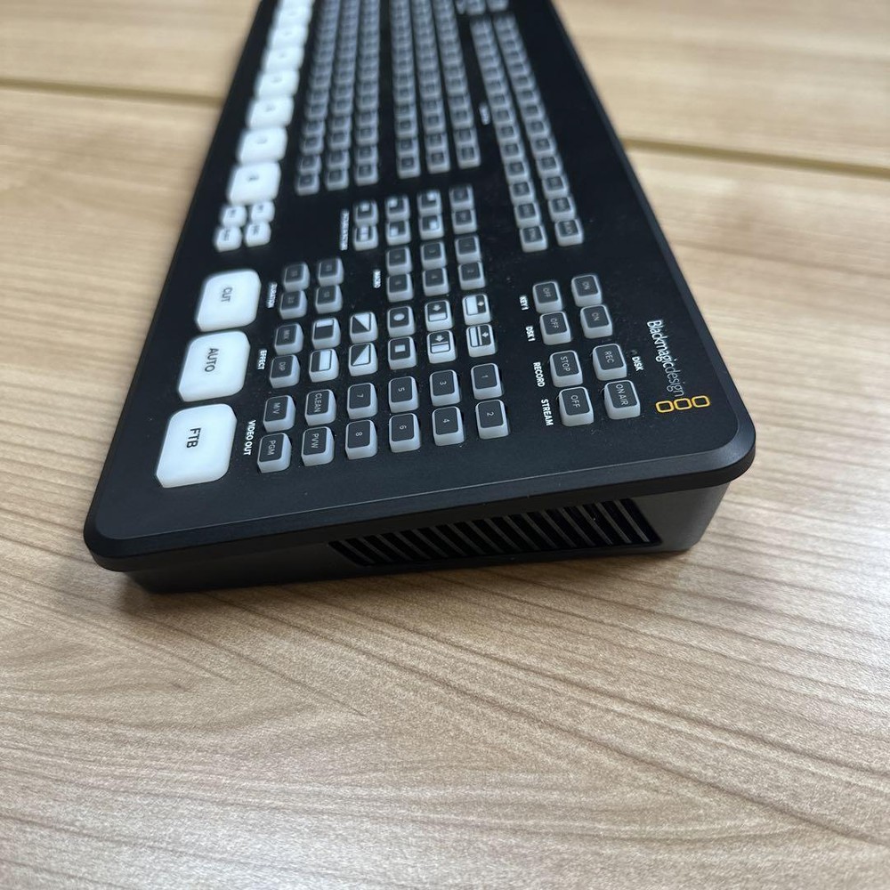 Blackmagic Design ATEM Mini Extreme ISO Main Unit + Cable Tested Excellent