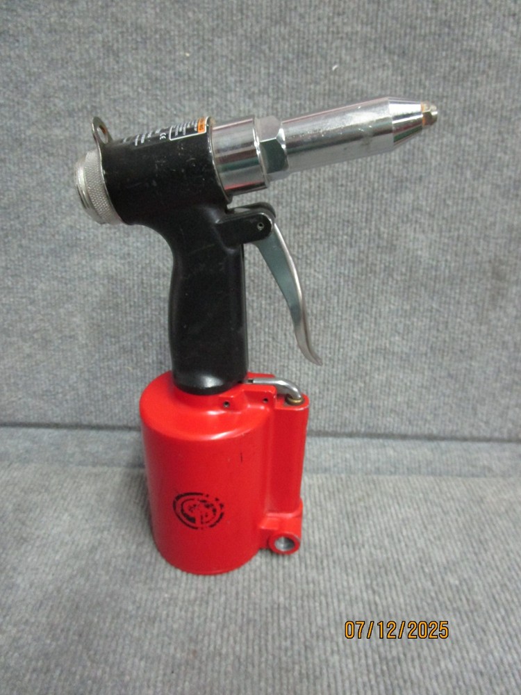 CP Chicago Pneumatic Air Riveter CP9882