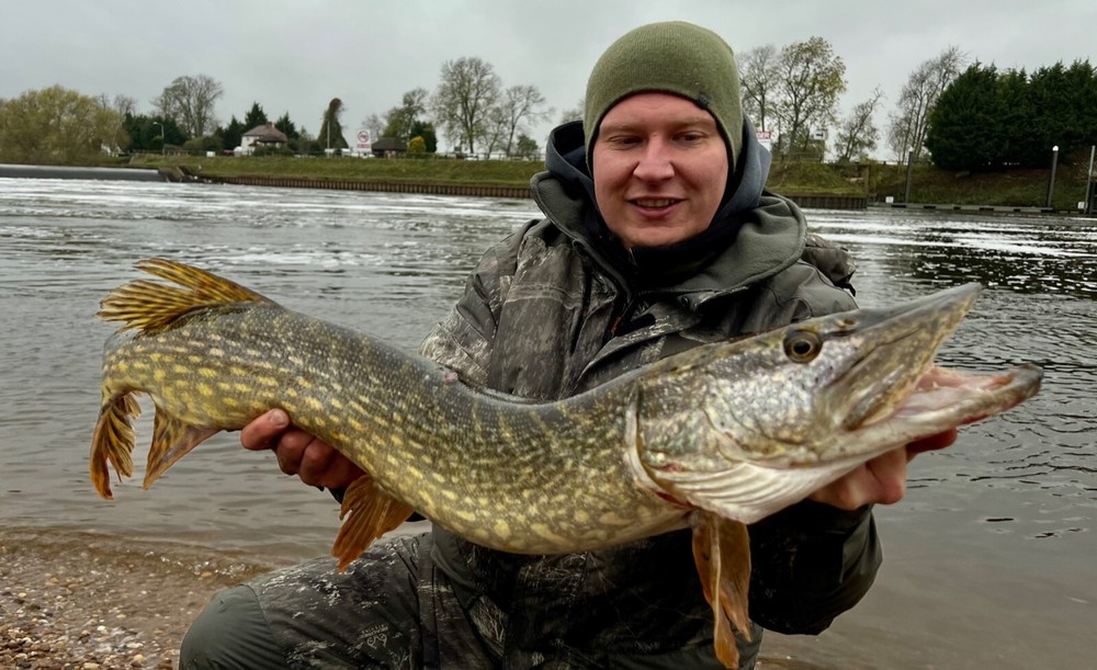 Pike Dead Bait Float PIKE Rigs Fishing Kit Including Trace Hook Float - PIKE UK