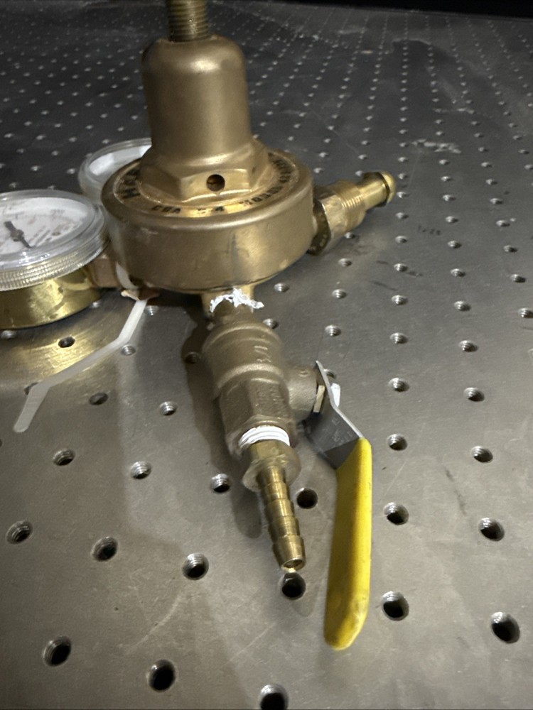 HARRIS 425-125 OXYGEN SINGLE STAGE REGULATOR, BRASS, CGA E-4