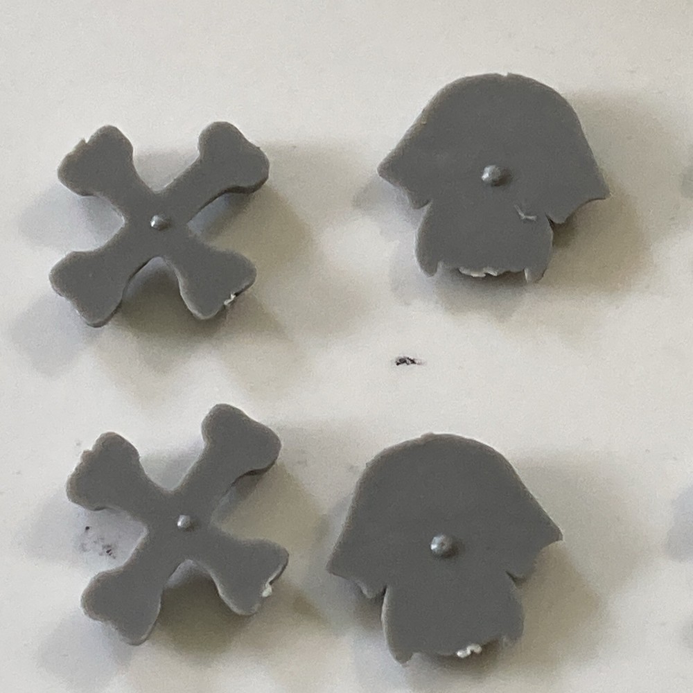 OOP Warhammer Fantasy Orcs & Goblins Shields w/ Emblems (x2) K2 034