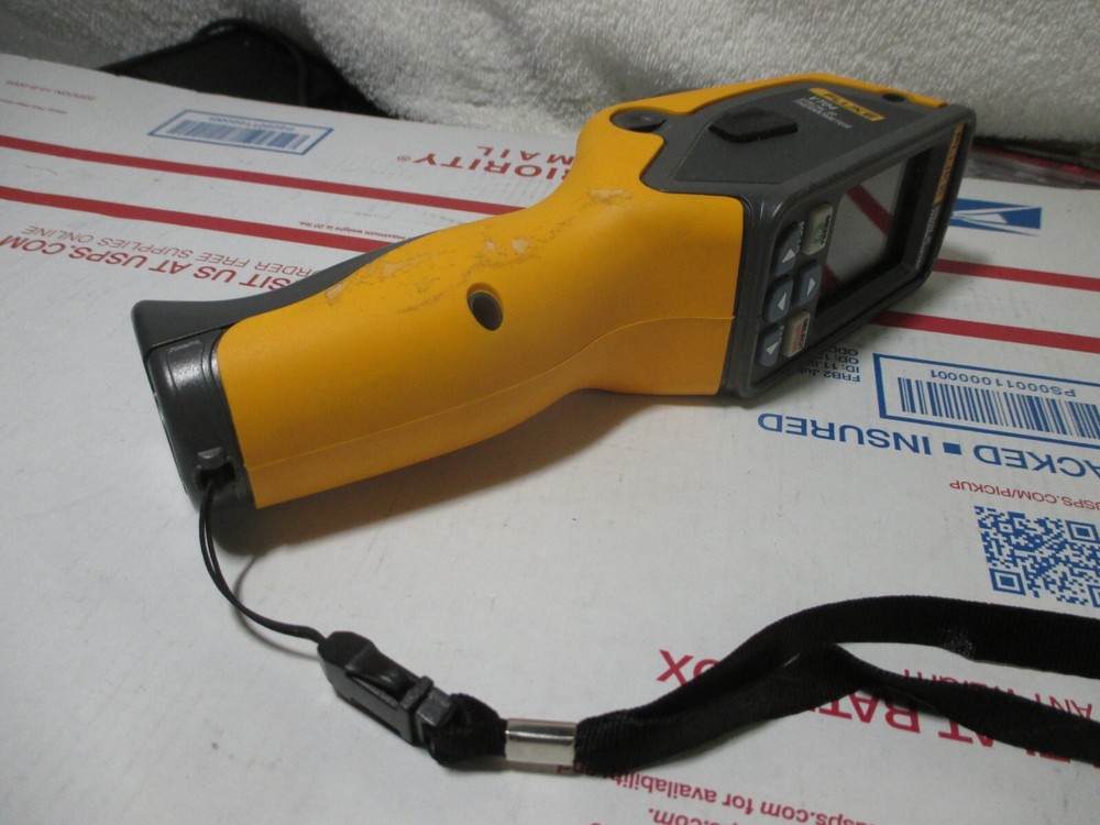 Fluke VT04 Visual IR Thermometer /W Case, new battery